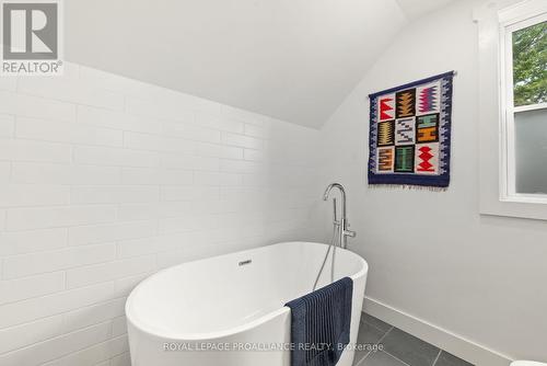 241 Riverside Parkway, Quinte West, ON - Indoor Photo Showing Bathroom