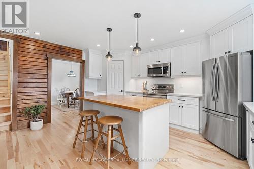 241 Riverside Parkway, Quinte West, ON - Indoor Photo Showing Kitchen With Upgraded Kitchen