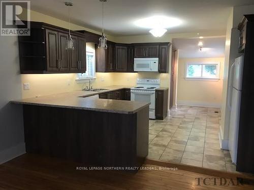 260 Eight Avenue, Timmins (Central), ON - Indoor Photo Showing Kitchen