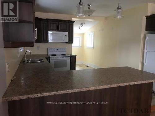 260 Eight Avenue, Timmins (Central), ON - Indoor Photo Showing Kitchen With Double Sink