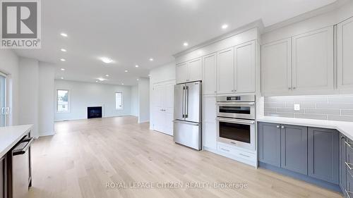 5 Burrows Court, Kawartha Lakes, ON - Indoor Photo Showing Kitchen With Upgraded Kitchen