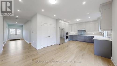 5 Burrows Court, Kawartha Lakes, ON - Indoor Photo Showing Kitchen With Upgraded Kitchen