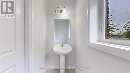 5 Burrows Court, Kawartha Lakes, ON - Indoor Photo Showing Bathroom