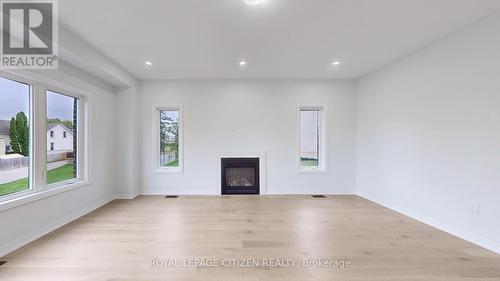 5 Burrows Court, Kawartha Lakes, ON - Indoor With Fireplace