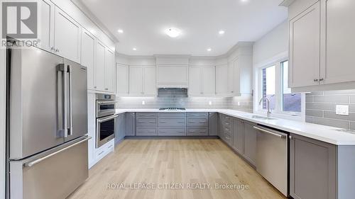 5 Burrows Court, Kawartha Lakes, ON - Indoor Photo Showing Kitchen With Upgraded Kitchen