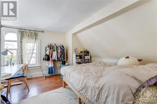 554 Mcleod Street, Ottawa, ON - Indoor Photo Showing Bedroom