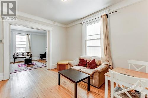 554 Mcleod Street, Ottawa, ON - Indoor Photo Showing Living Room