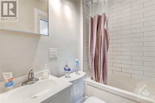 554 Mcleod Street, Ottawa, ON - Indoor Photo Showing Bathroom