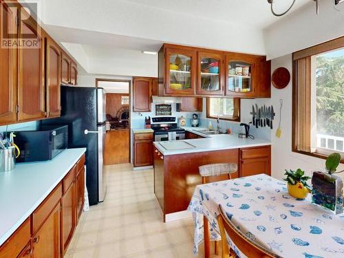 6957 Richmond Street, Powell River, BC - Indoor Photo Showing Kitchen