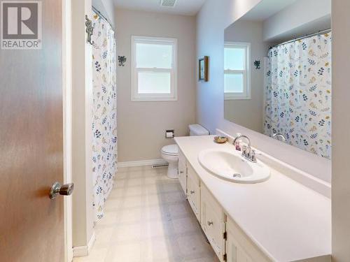 6957 Richmond Street, Powell River, BC - Indoor Photo Showing Bathroom