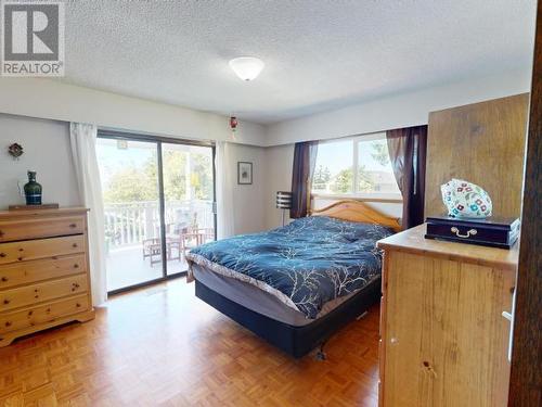 6957 Richmond Street, Powell River, BC - Indoor Photo Showing Bedroom