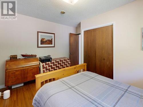 6957 Richmond Street, Powell River, BC - Indoor Photo Showing Bedroom