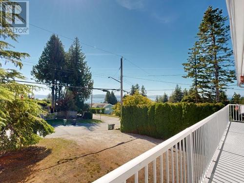 6957 Richmond Street, Powell River, BC - Outdoor