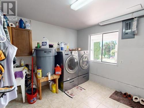 6957 Richmond Street, Powell River, BC - Indoor Photo Showing Laundry Room