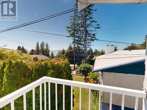 6957 Richmond Street, Powell River, BC - Outdoor