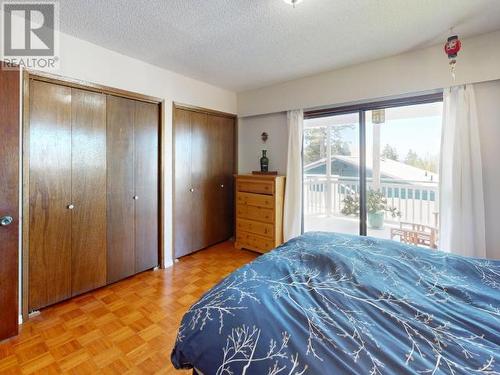 6957 Richmond Street, Powell River, BC - Indoor Photo Showing Bedroom