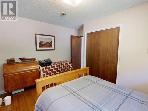 6957 Richmond Street, Powell River, BC - Indoor Photo Showing Bedroom