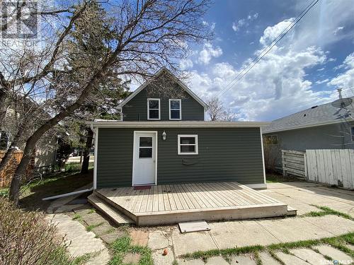 116 4Th Avenue W, Kindersley, SK - Outdoor