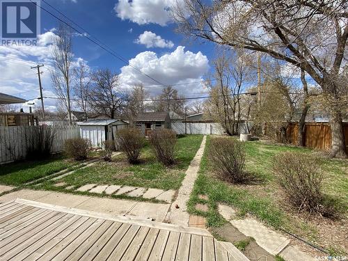 116 4Th Avenue W, Kindersley, SK - Outdoor