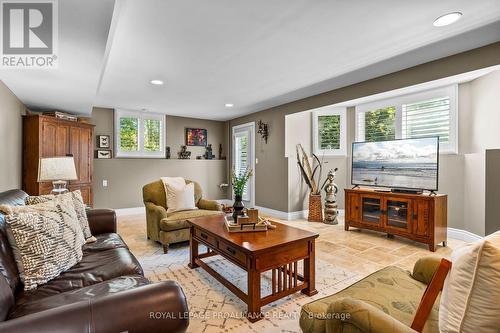 386 Nawautin Drive, Alnwick/Haldimand (Grafton), ON - Indoor Photo Showing Living Room