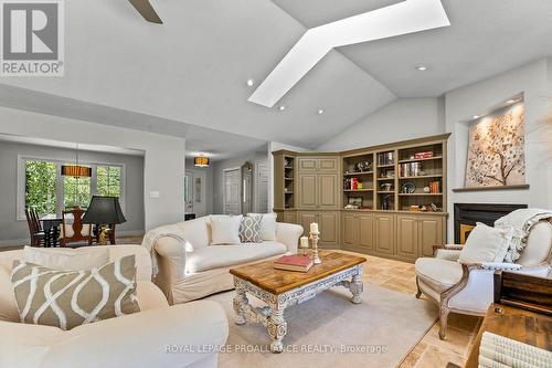 386 Nawautin Drive, Alnwick/Haldimand (Grafton), ON - Indoor Photo Showing Living Room