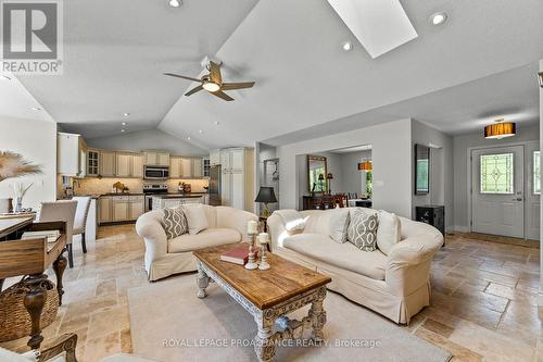 386 Nawautin Drive, Alnwick/Haldimand (Grafton), ON - Indoor Photo Showing Living Room