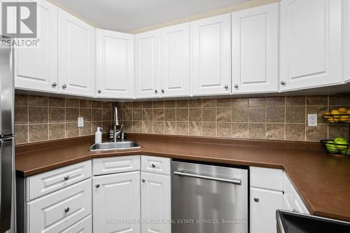 118 - 2301 Cavendish Drive, Burlington (Brant Hills), ON - Indoor Photo Showing Kitchen