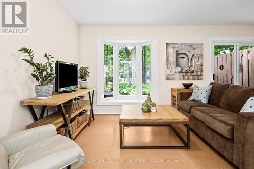 118 - 2301 Cavendish Drive, Burlington (Brant Hills), ON - Indoor Photo Showing Living Room