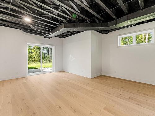 Salle d'exercice - 27 Rue De L'Orée-Des-Bois, Saint-Denis-De-Brompton, QC - Indoor Photo Showing Basement