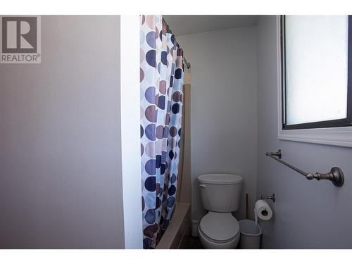 2140 Hadden Court, Kelowna, BC - Indoor Photo Showing Bathroom