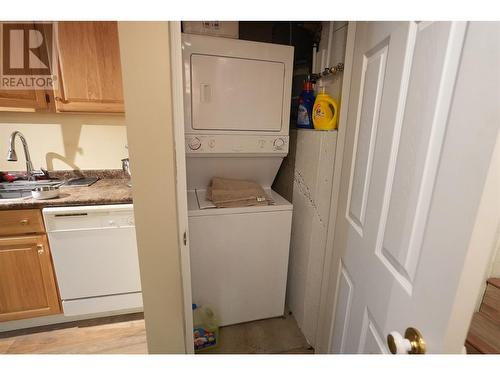 2140 Hadden Court, Kelowna, BC - Indoor Photo Showing Laundry Room