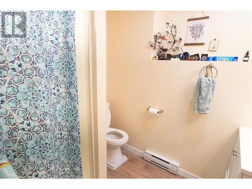 2140 Hadden Court, Kelowna, BC - Indoor Photo Showing Bathroom