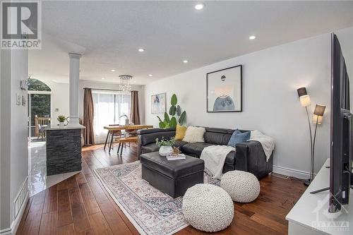 2087 Assomption Street, Ottawa, ON - Indoor Photo Showing Living Room