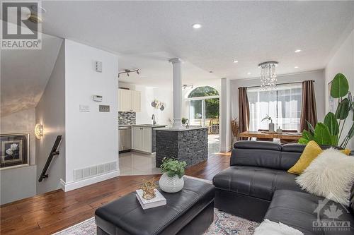 2087 Assomption Street, Ottawa, ON - Indoor Photo Showing Living Room