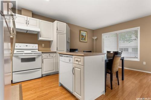 4686 Marigold Drive, Regina, SK - Indoor Photo Showing Kitchen