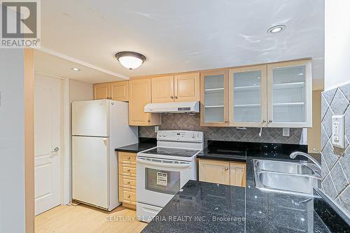 316 Drummond Drive, Vaughan (Maple), ON - Indoor Photo Showing Kitchen With Double Sink