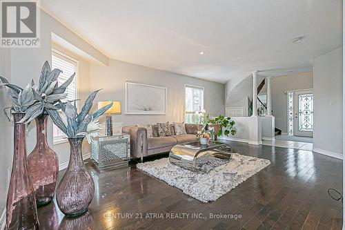 316 Drummond Drive, Vaughan (Maple), ON - Indoor Photo Showing Living Room