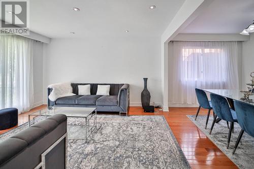 2014 Old Station Road, Mississauga, ON - Indoor Photo Showing Living Room