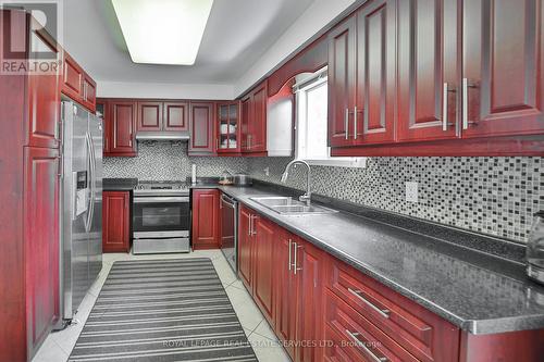 2014 Old Station Road, Mississauga, ON - Indoor Photo Showing Kitchen With Double Sink