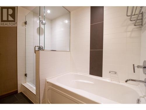 2950 Camozzi Road Unit# 2429, Revelstoke, BC - Indoor Photo Showing Bathroom