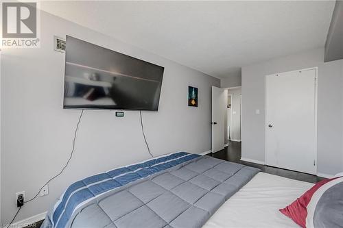 145 Hillcrest Avenue Unit# 2207, Mississauga, ON - Indoor Photo Showing Bedroom