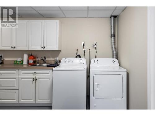 2286 Lynrick Road, Kelowna, BC - Indoor Photo Showing Laundry Room