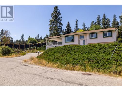 2286 Lynrick Road, Kelowna, BC - Outdoor