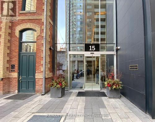 1106 - 15 Grenville Street, Toronto (Bay Street Corridor), ON - Outdoor