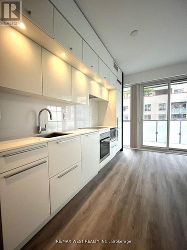 1106 - 15 Grenville Street, Toronto (Bay Street Corridor), ON - Indoor Photo Showing Kitchen