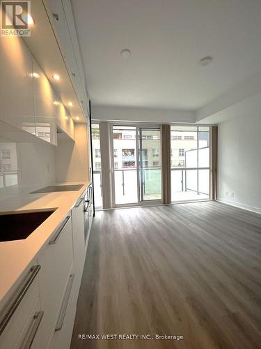 1106 - 15 Grenville Street, Toronto (Bay Street Corridor), ON - Indoor Photo Showing Kitchen