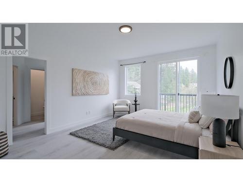 10727 Pinecrest Road, Vernon, BC - Indoor Photo Showing Bedroom