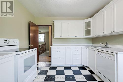 460 Howden Road W, Oshawa, ON - Indoor Photo Showing Kitchen