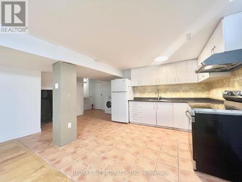 Bsmt - 147 Woodhall Road, Markham (Milliken Mills East), ON - Indoor Photo Showing Kitchen