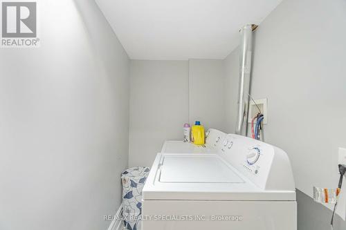 70 Leparc Road, Brampton (Vales Of Castlemore North), ON - Indoor Photo Showing Laundry Room